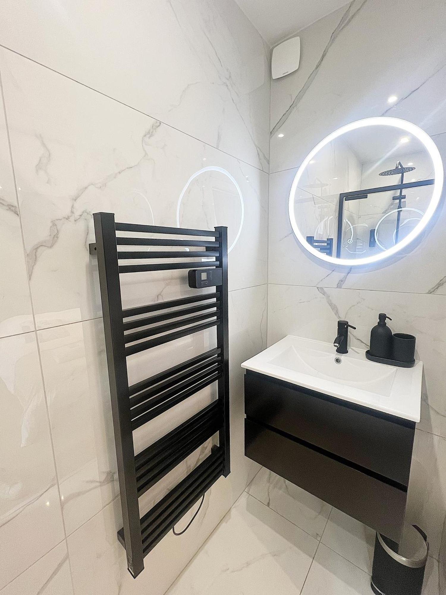 Apartament Le Petit Barbusse, Proche Centre Avec Netflix Reims Zewnętrze zdjęcie