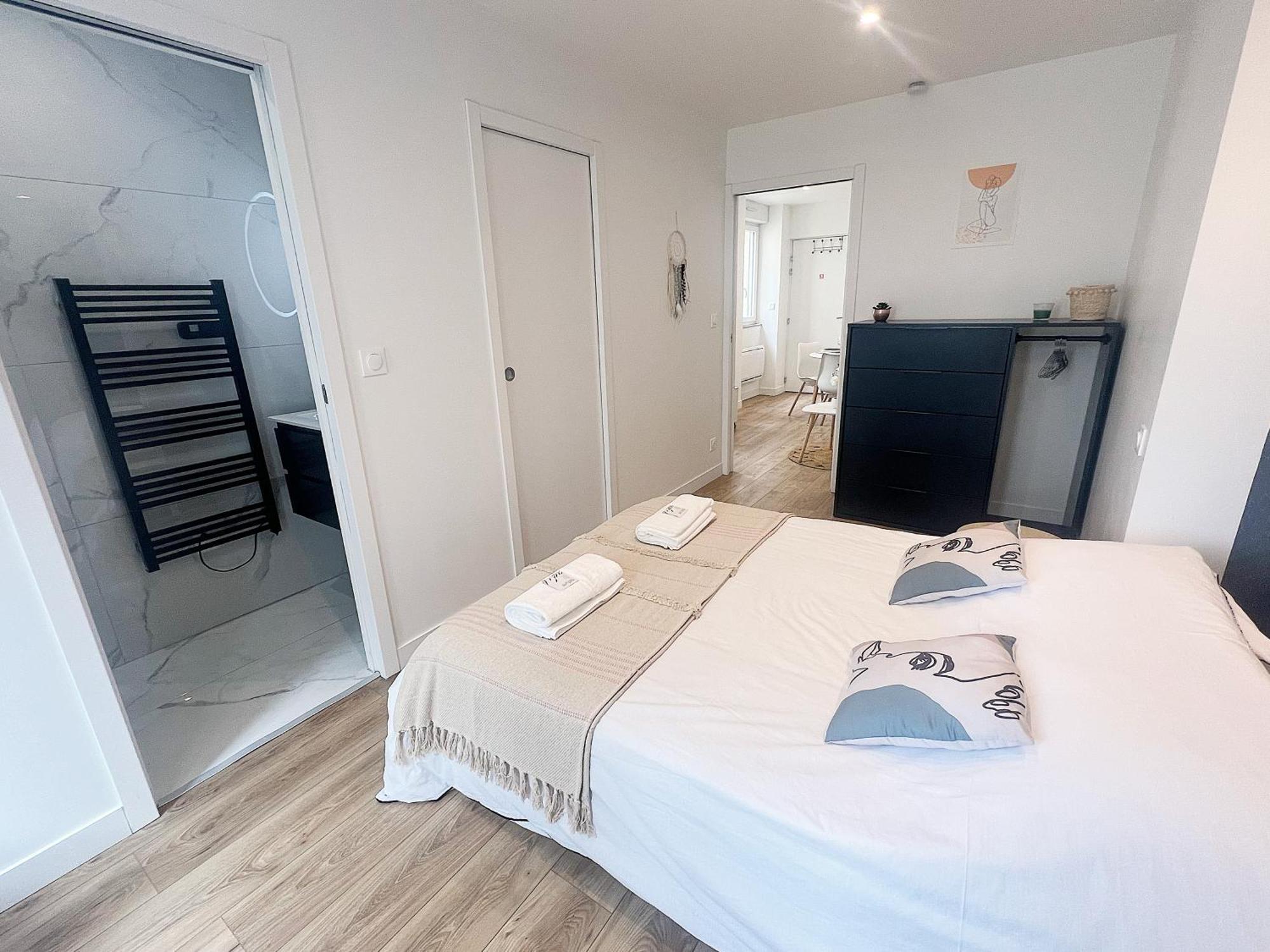 Apartament Le Petit Barbusse, Proche Centre Avec Netflix Reims Zewnętrze zdjęcie
